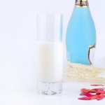 clear glass milk cup